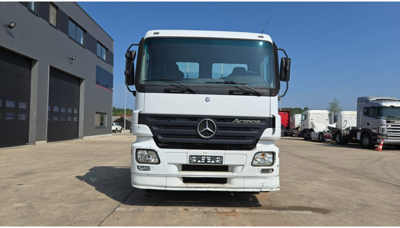Mercedes-Benz Actros 2636 (6X4 / LAMES / GRAND PONT / MP2 / STEEL SUSP. / BOITE MANUELLE / MANUAL GEARBOX / 9M CHASSIS !!!) - Platós teherautó: 2 kép. Mercedes-Benz Actros 2636 (6X4 / LAMES / GRAND PONT / MP2 / STEEL SUSP. / BOITE MANUELLE / MANUAL GEARBOX / 9M CHASSIS !!!) - Platós teherautó: 2 kép.