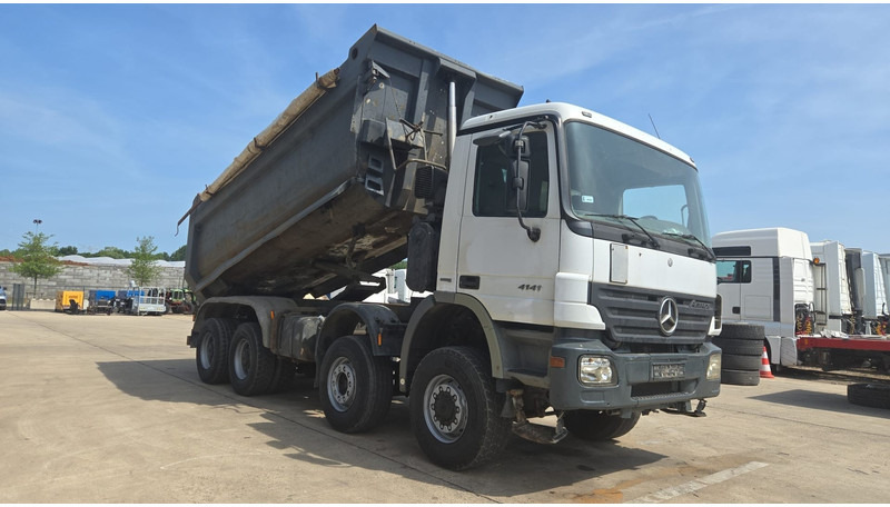 Mercedes-Benz Actros 4141 (EPS / 8X6 / GRAND PONT / BIG AXLE / LAMES / STEEL / V6) - Billenőplatós teherautó: 3 kép. Mercedes-Benz Actros 4141 (EPS / 8X6 / GRAND PONT / BIG AXLE / LAMES / STEEL / V6) - Billenőplatós teherautó: 3 kép.