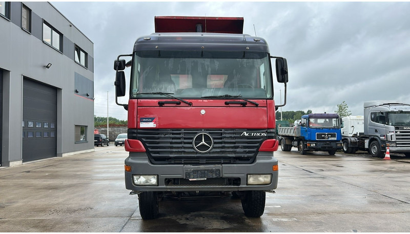 Mercedes-Benz Actros 4143 (BOITE MANUELLE / 8X8 / MANUAL GEARBOX / LAMES / GRAND PONT / BIG AXLE) - Billenőplatós teherautó: 2 kép. Mercedes-Benz Actros 4143 (BOITE MANUELLE / 8X8 / MANUAL GEARBOX / LAMES / GRAND PONT / BIG AXLE) - Billenőplatós teherautó: 2 kép.