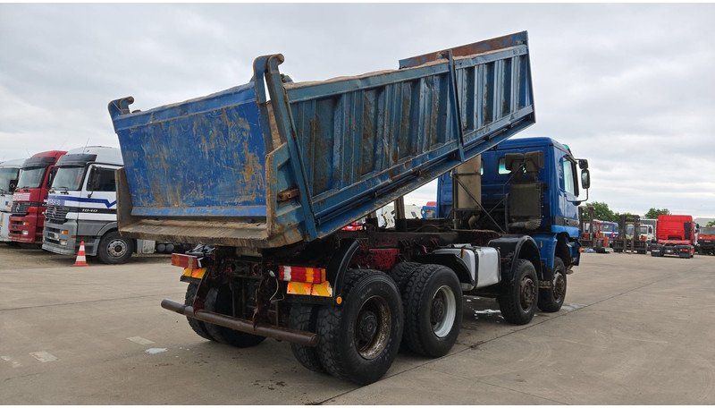 Mercedes-Benz Actros 4143 (EPS / 8X6 / LAMES / GRAND PONT / V6 / 3 PEDALES / MP1) - Billenőplatós teherautó: 5 kép. Mercedes-Benz Actros 4143 (EPS / 8X6 / LAMES / GRAND PONT / V6 / 3 PEDALES / MP1) - Billenőplatós teherautó: 5 kép.