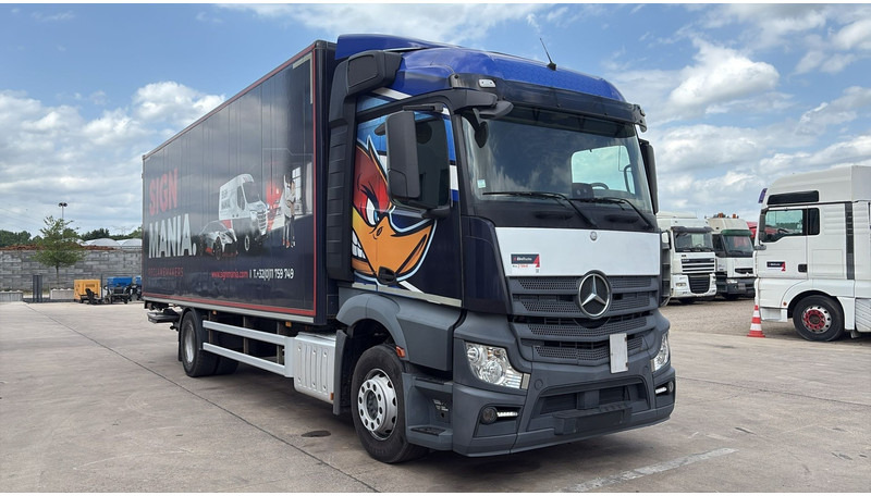 Mercedes-Benz Actros (BE TRUCK / TOP CONDITION / LIFT / AIRCO / BOX 8.06X2.47X2.62) - Dobozos felépítményű teherautó: 3 kép. Mercedes-Benz Actros (BE TRUCK / TOP CONDITION / LIFT / AIRCO / BOX 8.06X2.47X2.62) - Dobozos felépítményű teherautó: 3 kép.