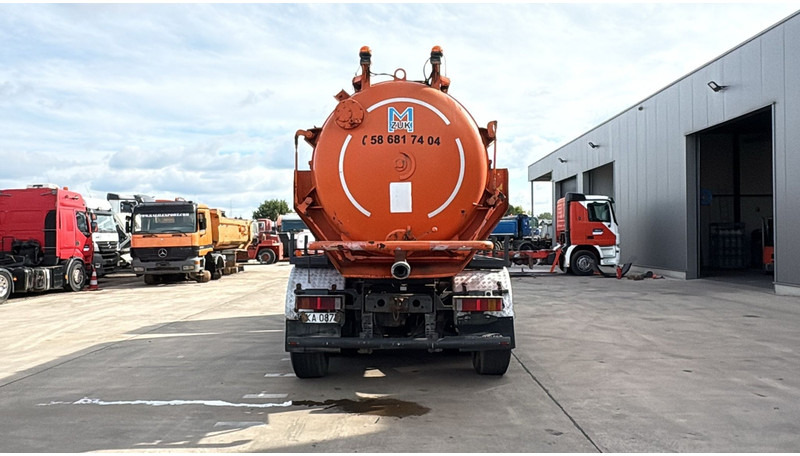 Mercedes-Benz Atego 2528 (14500L / LAMES DEVANT / 6X2 / BOITE MANUELLE) - Szippantós autó: 5 kép. Mercedes-Benz Atego 2528 (14500L / LAMES DEVANT / 6X2 / BOITE MANUELLE) - Szippantós autó: 5 kép.