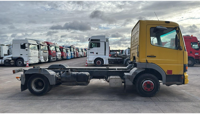 Mercedes-Benz Atego 815 (BOITE MANUELLE / MANUAL GEARBOX) - Alvaz teherautó: 3 kép. Mercedes-Benz Atego 815 (BOITE MANUELLE / MANUAL GEARBOX) - Alvaz teherautó: 3 kép.