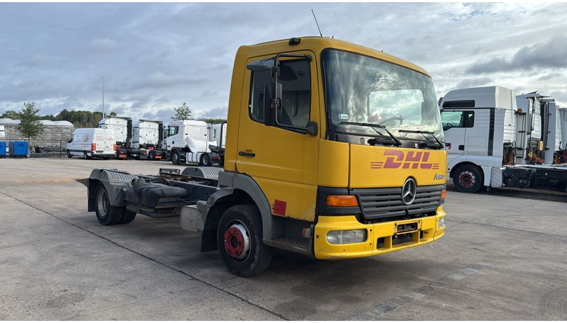 Mercedes-Benz Atego 815 (BOITE MANUELLE / MANUAL GEARBOX) - Alvaz teherautó: 2 kép. Mercedes-Benz Atego 815 (BOITE MANUELLE / MANUAL GEARBOX) - Alvaz teherautó: 2 kép.