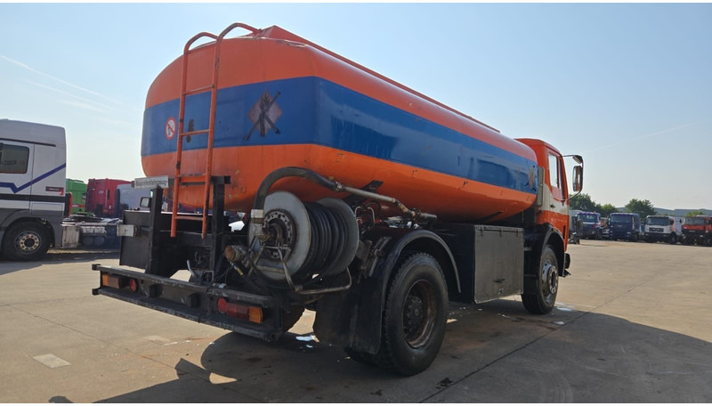 Mercedes-Benz SK 1619 (12.400L / GERMAN TRUCK / CAMION ALLEMAGNE / LAMES / GRAND PONT / V6) - Tartályos teherautó: 5 kép. Mercedes-Benz SK 1619 (12.400L / GERMAN TRUCK / CAMION ALLEMAGNE / LAMES / GRAND PONT / V6) - Tartályos teherautó: 5 kép.