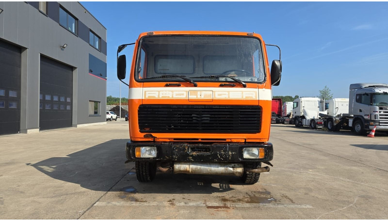 Mercedes-Benz SK 1619 (12.400L / GERMAN TRUCK / CAMION ALLEMAGNE / LAMES / GRAND PONT / V6) - Tartályos teherautó: 2 kép. Mercedes-Benz SK 1619 (12.400L / GERMAN TRUCK / CAMION ALLEMAGNE / LAMES / GRAND PONT / V6) - Tartályos teherautó: 2 kép.