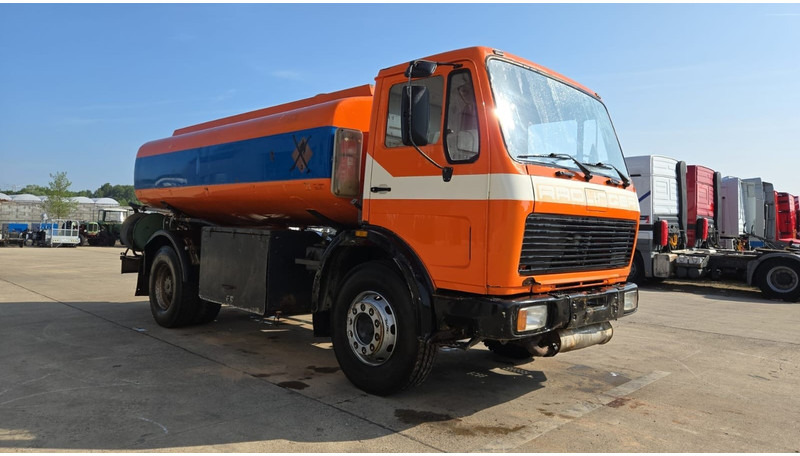 Mercedes-Benz SK 1619 (12.400L / GERMAN TRUCK / CAMION ALLEMAGNE / LAMES / GRAND PONT / V6) - Tartályos teherautó: 3 kép. Mercedes-Benz SK 1619 (12.400L / GERMAN TRUCK / CAMION ALLEMAGNE / LAMES / GRAND PONT / V6) - Tartályos teherautó: 3 kép.