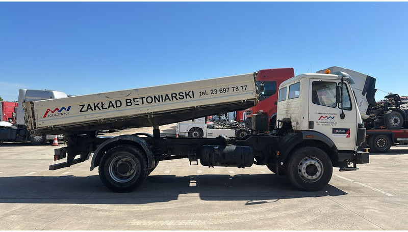 Mercedes-Benz SK 1820 (POMPE MANUELLE / LAMES / GRAND PONT / TRES PROPRE) - Billenőplatós teherautó: 4 kép. Mercedes-Benz SK 1820 (POMPE MANUELLE / LAMES / GRAND PONT / TRES PROPRE) - Billenőplatós teherautó: 4 kép.