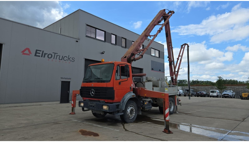 Mercedes-Benz SK 1824 (V6 / LAMES / GRAND PONT / PUTZMEISTER 24M/ JOYSTICK / RADIO) - Betonpumpa: 1 kép. Mercedes-Benz SK 1824 (V6 / LAMES / GRAND PONT / PUTZMEISTER 24M/ JOYSTICK / RADIO) - Betonpumpa: 1 kép.