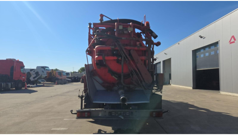 Mercedes-Benz SK 2435 (15.000 L / V8 AVEC 2X TURBO / BOITE MANUELLE / TRES BONNE ETAT / GRAND PONT) - Szippantós autó: 5 kép. Mercedes-Benz SK 2435 (15.000 L / V8 AVEC 2X TURBO / BOITE MANUELLE / TRES BONNE ETAT / GRAND PONT) - Szippantós autó: 5 kép.