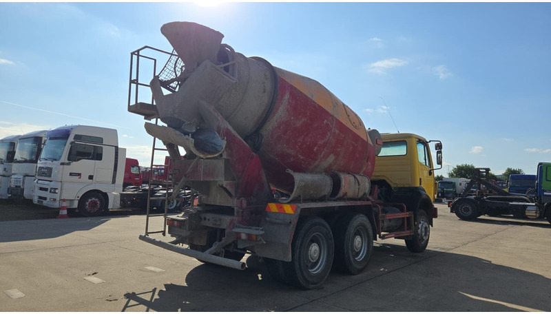 Mercedes-Benz SK 2527 (MALAXEUR / MIXER / POSSIBLE COMME CHASSIS / 6X4 / LAMES / GRAND PONT) - Betonmixer: 4 kép. Mercedes-Benz SK 2527 (MALAXEUR / MIXER / POSSIBLE COMME CHASSIS / 6X4 / LAMES / GRAND PONT) - Betonmixer: 4 kép.