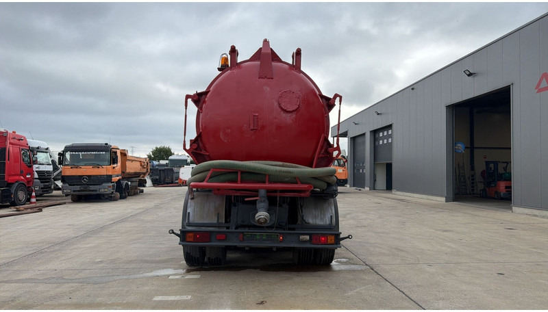 Mercedes-Benz SK 2626 (6X4 / GRAND PONT / LAMES / 14000 LITERS) - Szippantós autó: 5 kép. Mercedes-Benz SK 2626 (6X4 / GRAND PONT / LAMES / 14000 LITERS) - Szippantós autó: 5 kép.