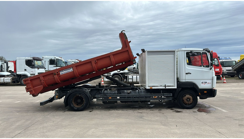 Mercedes-Benz SK 814 (BELGIAN TRUCK / HOOK / PERFECT CONDITION !!! / WITH CONTAINER / 363000 KM !!!! ) - Horgos rakodó teherautó: 5 kép. Mercedes-Benz SK 814 (BELGIAN TRUCK / HOOK / PERFECT CONDITION !!! / WITH CONTAINER / 363000 KM !!!! ) - Horgos rakodó teherautó: 5 kép.