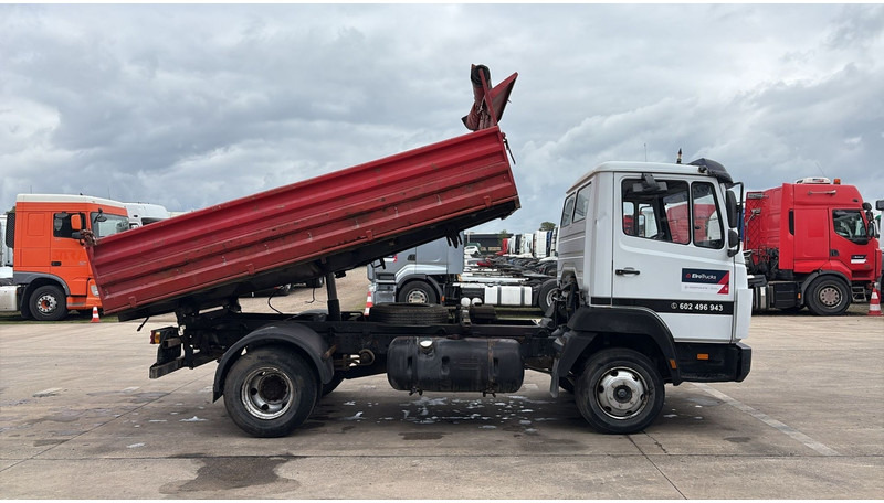 Mercedes-Benz SK 814 (SPER / AUXILAIRY / MANUAL PUMP / STEEL SUSP. / 6 CYLINDER / 3 WAY TIPPER / PERFECT) - Billenőplatós teherautó: 5 kép. Mercedes-Benz SK 814 (SPER / AUXILAIRY / MANUAL PUMP / STEEL SUSP. / 6 CYLINDER / 3 WAY TIPPER / PERFECT) - Billenőplatós teherautó: 5 kép.