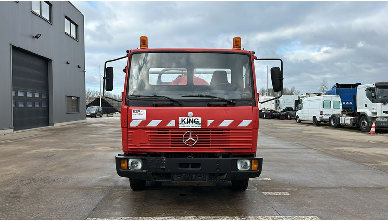 Mercedes-Benz SK 814 (VIDANGEUR / VACUUM / AUXILAIRY / SPER / STEEL SUSP. / LAMES) - Szippantós autó: 2 kép. Mercedes-Benz SK 814 (VIDANGEUR / VACUUM / AUXILAIRY / SPER / STEEL SUSP. / LAMES) - Szippantós autó: 2 kép.