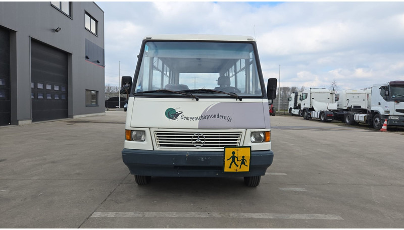 Mercedes-Benz Vario 614 (BELGIAN BUS / 34 SEATS / MANUAL PUMP / LAMES / STEEL SUSP.) - Városi busz: 3 kép. Mercedes-Benz Vario 614 (BELGIAN BUS / 34 SEATS / MANUAL PUMP / LAMES / STEEL SUSP.) - Városi busz: 3 kép.