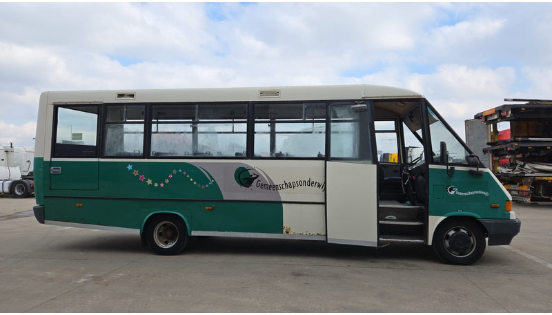Mercedes-Benz Vario 614 (BELGIAN BUS / 34 SEATS / MANUAL PUMP / LAMES / STEEL SUSP.) - Városi busz: 4 kép. Mercedes-Benz Vario 614 (BELGIAN BUS / 34 SEATS / MANUAL PUMP / LAMES / STEEL SUSP.) - Városi busz: 4 kép.