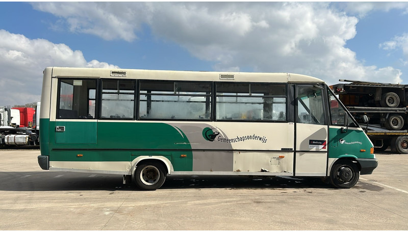Mercedes-Benz Vario 614 (BELGIAN BUS / MANUAL PUMP / POMPE MANUELLE / BOITE MANUELLE / LAMES) - Városi busz: 4 kép. Mercedes-Benz Vario 614 (BELGIAN BUS / MANUAL PUMP / POMPE MANUELLE / BOITE MANUELLE / LAMES) - Városi busz: 4 kép.