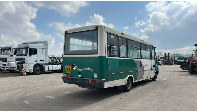 Mercedes-Benz Vario 614 (BELGIAN BUS / MANUAL PUMP / POMPE MANUELLE / BOITE MANUELLE / LAMES) - Városi busz: 5 kép. Mercedes-Benz Vario 614 (BELGIAN BUS / MANUAL PUMP / POMPE MANUELLE / BOITE MANUELLE / LAMES) - Városi busz: 5 kép.