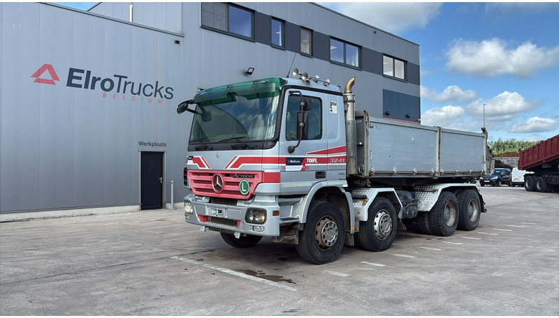 Mercedes-Benz actros 3241 (8X4 / LAMES / GRAND PONT / GRAND BENNE / 3 PONTS / TRES BONNE ETAT) - Billenőplatós teherautó: 1 kép. Mercedes-Benz actros 3241 (8X4 / LAMES / GRAND PONT / GRAND BENNE / 3 PONTS / TRES BONNE ETAT) - Billenőplatós teherautó: 1 kép.