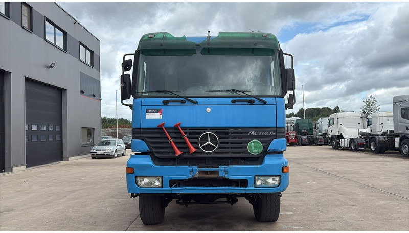 Mercedes-Benz actros 3340 (6X6 / BOITE MANUELLE /MANUAL GEARBOX / 3 PONTS / V6 / MP1) - Billenőplatós teherautó: 2 kép. Mercedes-Benz actros 3340 (6X6 / BOITE MANUELLE /MANUAL GEARBOX / 3 PONTS / V6 / MP1) - Billenőplatós teherautó: 2 kép.