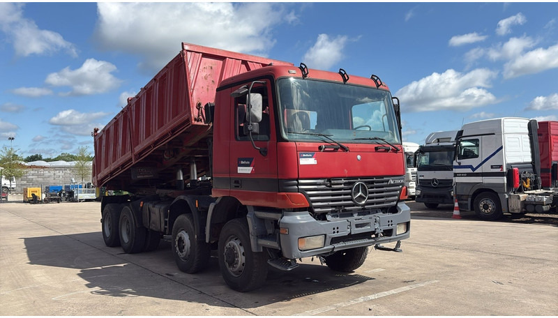 Mercedes-Benz actros 4140 (EPS / 8X6 / LAMES / GRAND PONT / GRAND BENNE / 3 PONTS / TRES BONNE ETAT) - Billenőplatós teherautó: 3 kép. Mercedes-Benz actros 4140 (EPS / 8X6 / LAMES / GRAND PONT / GRAND BENNE / 3 PONTS / TRES BONNE ETAT) - Billenőplatós teherautó: 3 kép.