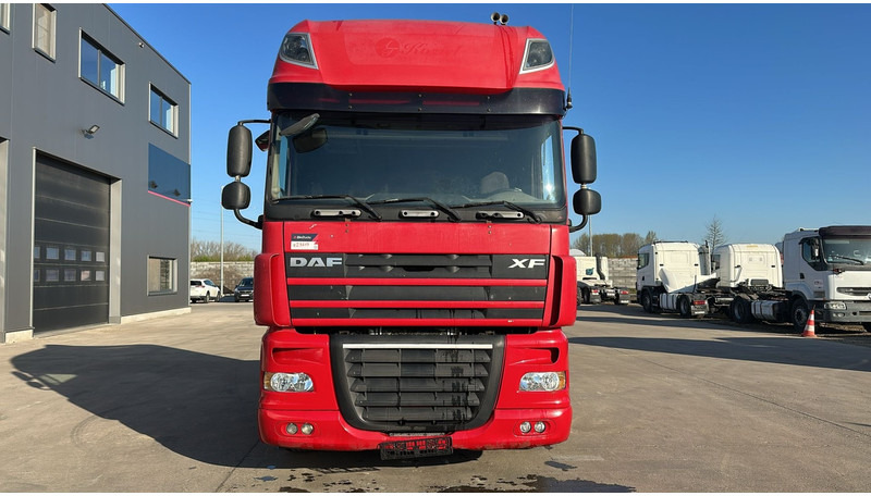 DAF 105 XF 460 (BOITE MANUELLE / MANUAL GEARBOX / PARFAIT ETAT / PERFECT CONDITION) - Nyergesvontató: 2 kép. DAF 105 XF 460 (BOITE MANUELLE / MANUAL GEARBOX / PARFAIT ETAT / PERFECT CONDITION) - Nyergesvontató: 2 kép.