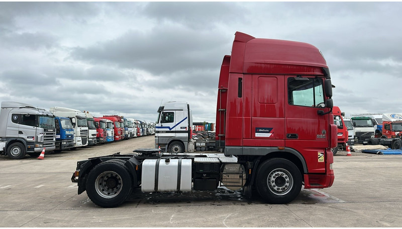 DAF 105 XF 460 (BOITE MANUELLE / MANUAL GEARBOX / TRES PROPRE) - Nyergesvontató: 4 kép. DAF 105 XF 460 (BOITE MANUELLE / MANUAL GEARBOX / TRES PROPRE) - Nyergesvontató: 4 kép.