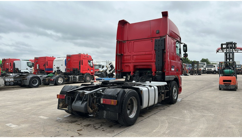 DAF 105 XF 460 (BOITE MANUELLE / MANUAL GEARBOX / TRES PROPRE) - Nyergesvontató: 5 kép. DAF 105 XF 460 (BOITE MANUELLE / MANUAL GEARBOX / TRES PROPRE) - Nyergesvontató: 5 kép.
