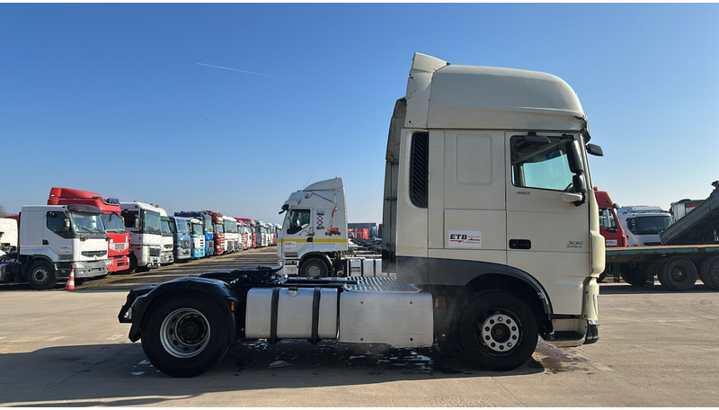 DAF 106 XF 460 (BOITE MANUELLE / MANUAL GEARBOX / 834.000 KM / EURO 6) - Nyergesvontató: 4 kép. DAF 106 XF 460 (BOITE MANUELLE / MANUAL GEARBOX / 834.000 KM / EURO 6) - Nyergesvontató: 4 kép.