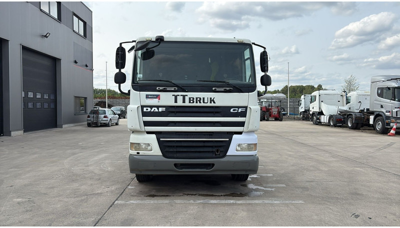 DAF 85 CF 410 (LOW CABIN / PETIT CABINE / TRES PROPRE / CLEAN CONDITION) - Nyergesvontató: 2 kép. DAF 85 CF 410 (LOW CABIN / PETIT CABINE / TRES PROPRE / CLEAN CONDITION) - Nyergesvontató: 2 kép.