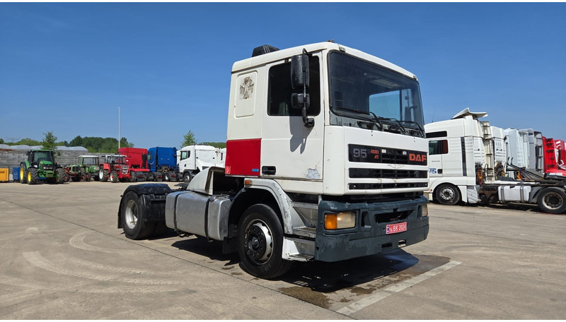 DAF 95 ATI 400 (EURO 2 / MANUAL PUMP / MANUAL GEARBOX / POMPE MANUELLE) - Nyergesvontató: 2 kép. DAF 95 ATI 400 (EURO 2 / MANUAL PUMP / MANUAL GEARBOX / POMPE MANUELLE) - Nyergesvontató: 2 kép.