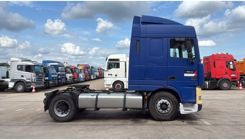 DAF 95 XF 430 (EURO 3 / BOITE MANUELLE / MANUAL GEARBOX) - Nyergesvontató: 4 kép. DAF 95 XF 430 (EURO 3 / BOITE MANUELLE / MANUAL GEARBOX) - Nyergesvontató: 4 kép.