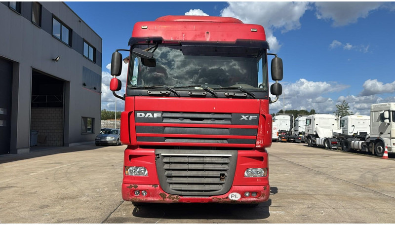 DAF XF 105.410 (BOITE MANUELLE / MANUAL GEARBOX) - Nyergesvontató: 2 kép. DAF XF 105.410 (BOITE MANUELLE / MANUAL GEARBOX) - Nyergesvontató: 2 kép.