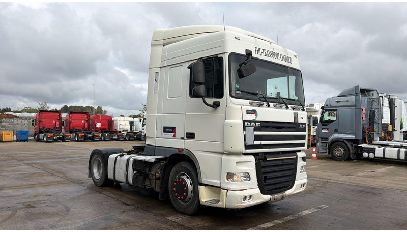 DAF XF 105.410 (BOITE MANUELLE / MANUAL GEARBOX) - Nyergesvontató: 2 kép. DAF XF 105.410 (BOITE MANUELLE / MANUAL GEARBOX) - Nyergesvontató: 2 kép.
