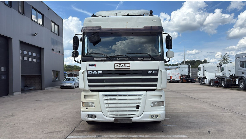 DAF XF 105.460 (AIRCO / GOOD CONDITION / BONNE ETAT) - Nyergesvontató: 2 kép. DAF XF 105.460 (AIRCO / GOOD CONDITION / BONNE ETAT) - Nyergesvontató: 2 kép.
