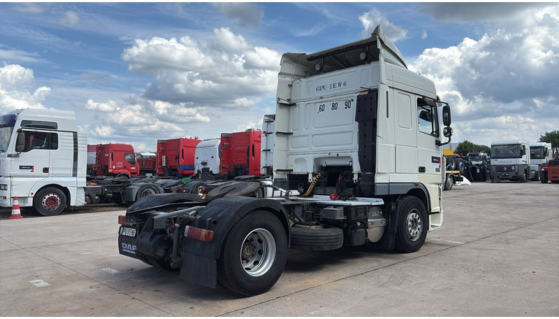 DAF XF 105.460 (AIRCO / GOOD CONDITION / BONNE ETAT) - Nyergesvontató: 4 kép. DAF XF 105.460 (AIRCO / GOOD CONDITION / BONNE ETAT) - Nyergesvontató: 4 kép.