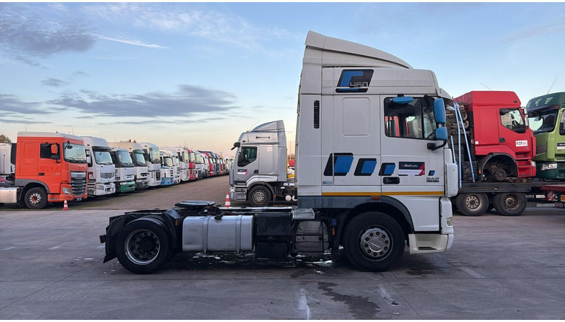 Nyergesvontató DAF XF 105.460 (BOITE MANUELLE / MANUAL GEARBOX): 6 kép.