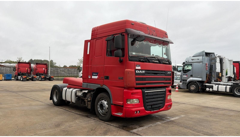 DAF XF 105.460 (BOITE MANUELLE / MANUAL GEARBOX) - Nyergesvontató: 2 kép. DAF XF 105.460 (BOITE MANUELLE / MANUAL GEARBOX) - Nyergesvontató: 2 kép.