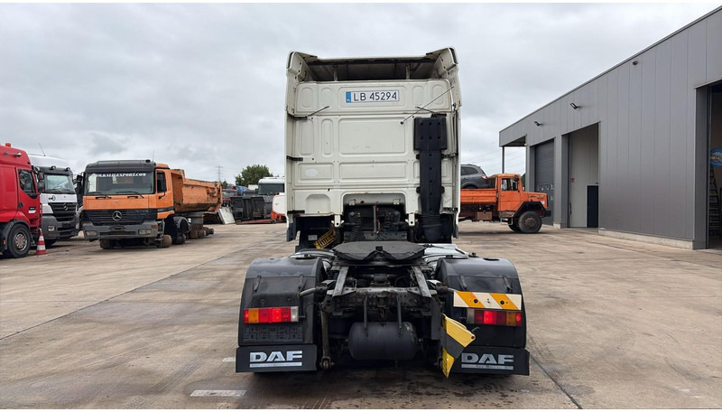 DAF XF 105.460 (BOITE MANUELLE / MANUAL GEARBOX) - Nyergesvontató: 5 kép. DAF XF 105.460 (BOITE MANUELLE / MANUAL GEARBOX) - Nyergesvontató: 5 kép.