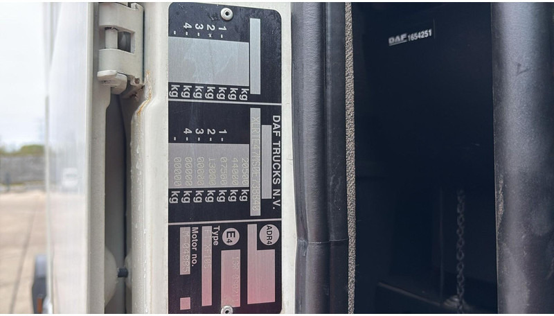 Nyergesvontató DAF XF 105.460 (BOITE MANUELLE / MANUAL GEARBOX): 18 kép. Nyergesvontató DAF XF 105.460 (BOITE MANUELLE / MANUAL GEARBOX): 18 kép.