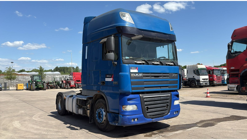DAF XF 105.460 (BOITE MANUELLE / MANUAL GEARBOX) - Nyergesvontató: 4 kép. DAF XF 105.460 (BOITE MANUELLE / MANUAL GEARBOX) - Nyergesvontató: 4 kép.