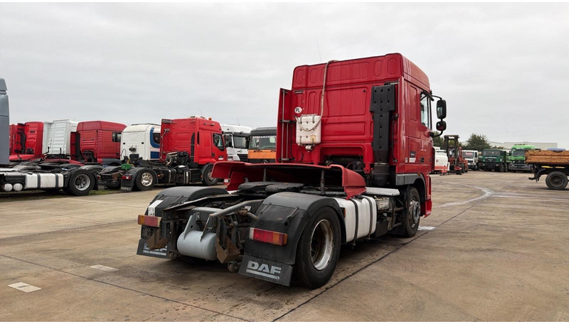 DAF XF 105.460 (BOITE MANUELLE / MANUAL GEARBOX) - Nyergesvontató: 4 kép. DAF XF 105.460 (BOITE MANUELLE / MANUAL GEARBOX) - Nyergesvontató: 4 kép.
