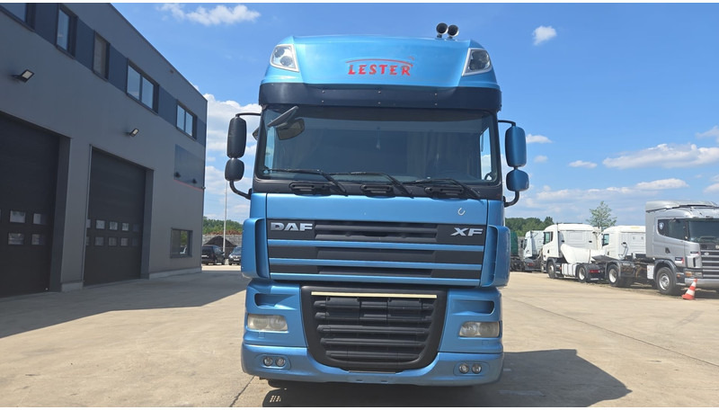 DAF XF 105.460 (BOITE MANUELLE / MANUAL GEARBOX / PARFAIT ETAT / TRES PROPRE) - Nyergesvontató: 2 kép. DAF XF 105.460 (BOITE MANUELLE / MANUAL GEARBOX / PARFAIT ETAT / TRES PROPRE) - Nyergesvontató: 2 kép.