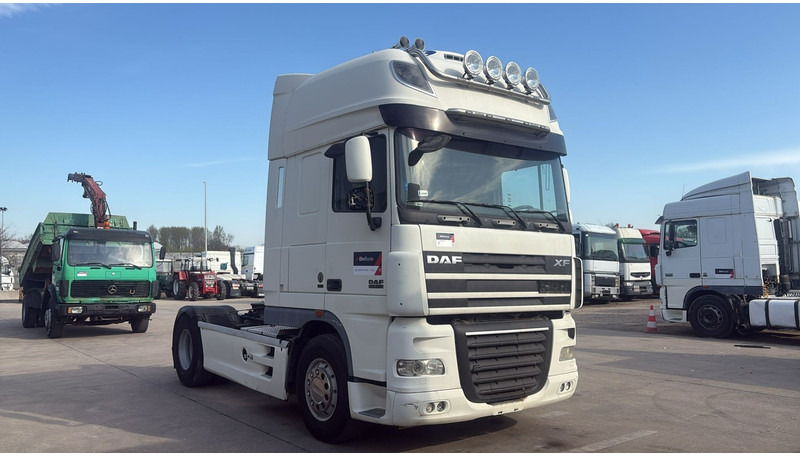 DAF XF 105.460 (PARFAIT ETAT / TRES PROPRE / BOITE MANUELLE / MANUAL GEARBOX) - Nyergesvontató: 2 kép. DAF XF 105.460 (PARFAIT ETAT / TRES PROPRE / BOITE MANUELLE / MANUAL GEARBOX) - Nyergesvontató: 2 kép.
