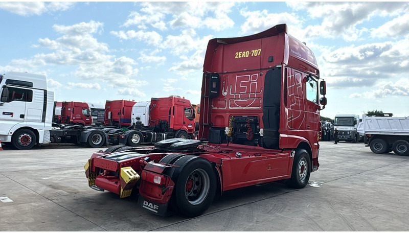 DAF XF 440 (BELGIAN TRUCK / PERFECT CONDITION / VERY CLEAN / 2 TANKS / AIRCO) - Nyergesvontató: 5 kép. DAF XF 440 (BELGIAN TRUCK / PERFECT CONDITION / VERY CLEAN / 2 TANKS / AIRCO) - Nyergesvontató: 5 kép.