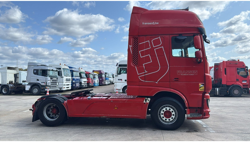 DAF XF 440 (BELGIAN TRUCK / PERFECT CONDITION / VERY CLEAN / 2 TANKS / AIRCO) - Nyergesvontató: 4 kép. DAF XF 440 (BELGIAN TRUCK / PERFECT CONDITION / VERY CLEAN / 2 TANKS / AIRCO) - Nyergesvontató: 4 kép.