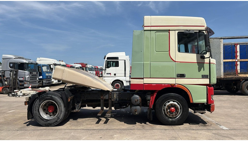 DAF XF 95.430 (EURO 3 / BOITE MANUELLE / MANUAL GEARBOX) - Nyergesvontató: 4 kép. DAF XF 95.430 (EURO 3 / BOITE MANUELLE / MANUAL GEARBOX) - Nyergesvontató: 4 kép.