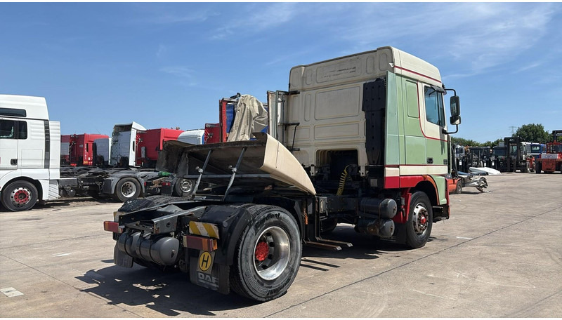 DAF XF 95.430 (EURO 3 / BOITE MANUELLE / MANUAL GEARBOX) - Nyergesvontató: 5 kép. DAF XF 95.430 (EURO 3 / BOITE MANUELLE / MANUAL GEARBOX) - Nyergesvontató: 5 kép.