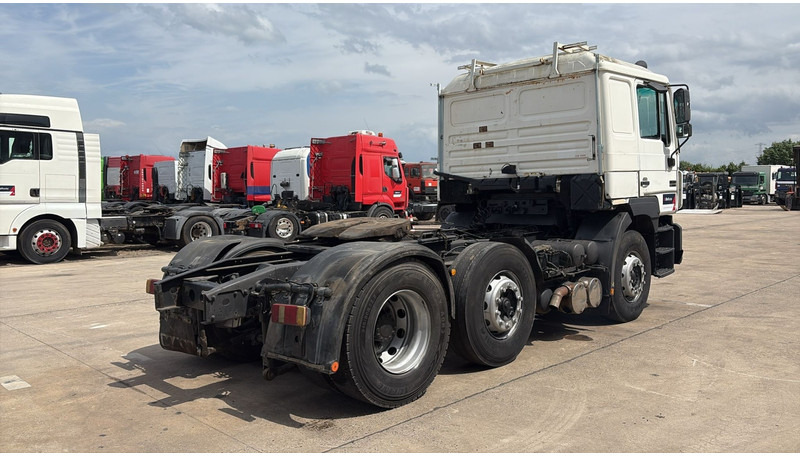 MAN 25.403 (6X2 / 6 CYLINDER / EURO 2 / MANUAL GEARBOX / 8 TYRES) - Nyergesvontató: 4 kép. MAN 25.403 (6X2 / 6 CYLINDER / EURO 2 / MANUAL GEARBOX / 8 TYRES) - Nyergesvontató: 4 kép.